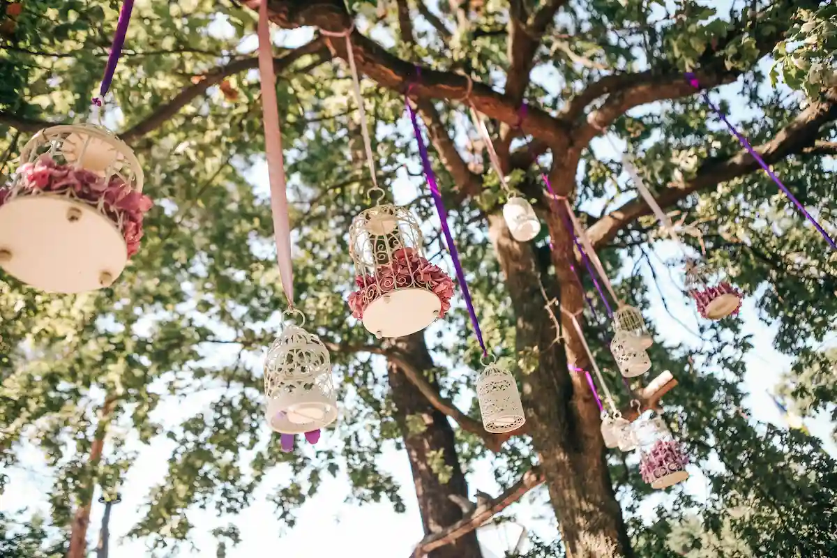 Decoración de árboles de una finca