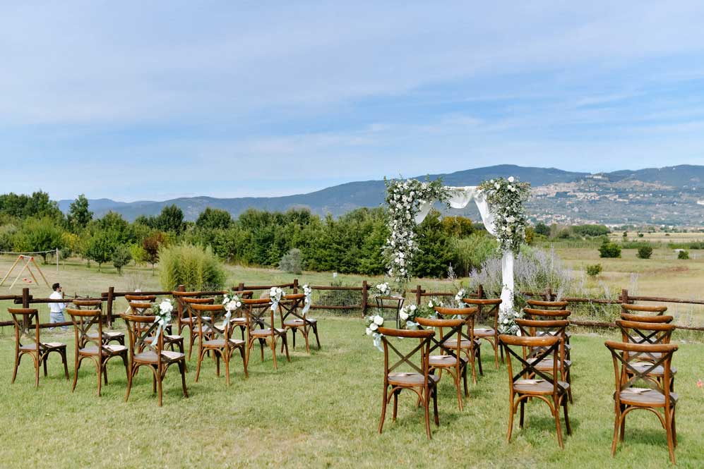 Decoración de ceremonia en boda rústica