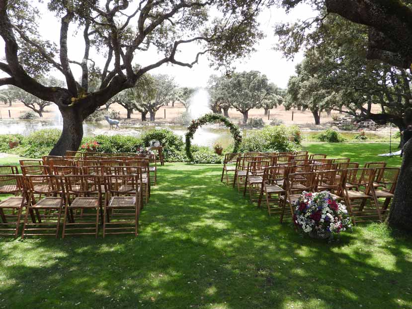 Altar para ceremonia de boda en finca rural
